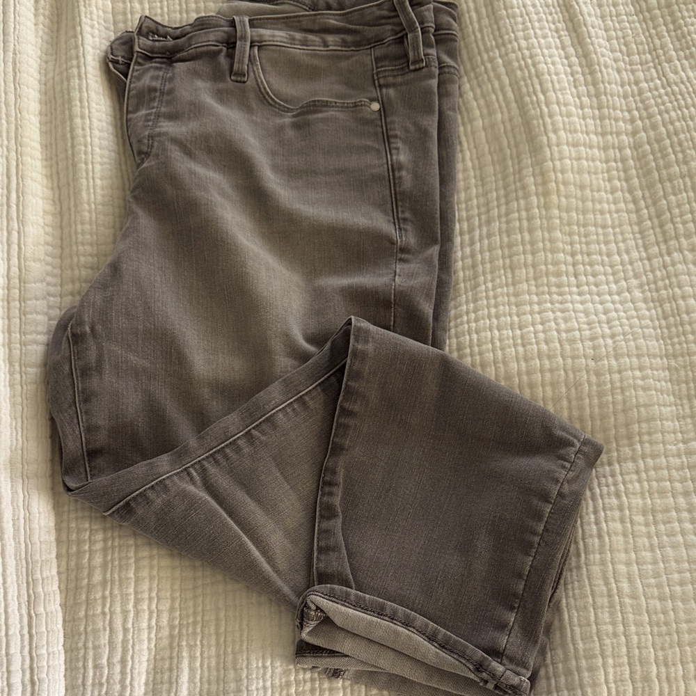Athleta women’s light grey Straight Jeans- sculptek